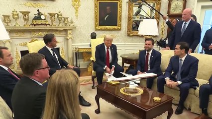 Trump amenaza a Rusia con "100% de aranceles secundarios" si no prosperan las negociaciones