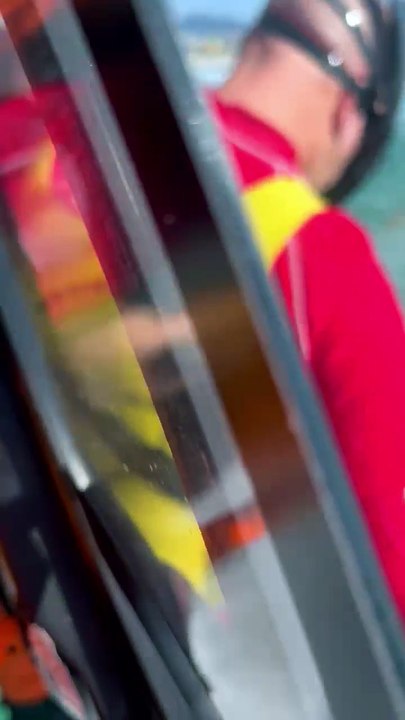 Vídeo mostra resgate de banhista em praia paradisíaca de Florianópolis