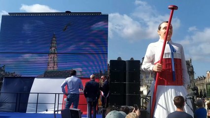 La  descente du lion du beffroi d’Arras pour saluer la foule place des Héros - 14/07/2025