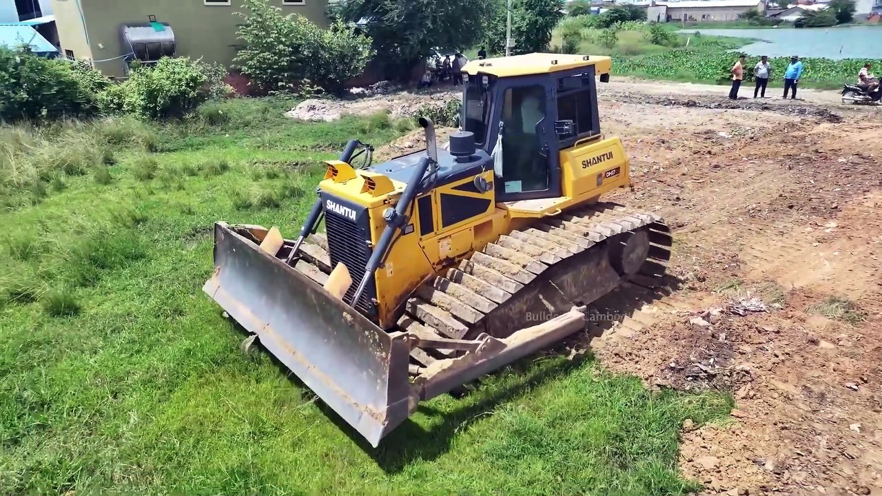 AMAZING OPERATED OF FILLING FLOODED LAND NEXT TO THE ROADS USE SHANTUI DOZER AND SMALL DUMP TRUCKS