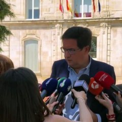 El desnortado Óscar López (PSOE) ya no sabe cómo hacerse un hueco en Madrid y culpa a Ayuso de las algaradas de Torre Pacheco