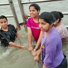 जब आस्था भीग जाए – गंगा मैया की गोद में 💧✨ #Gana #gangasnan #maaganga