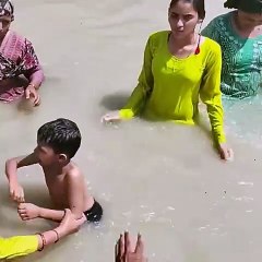 गंगा में भीगा तन, शांति में डूबा मन 🔱🌅