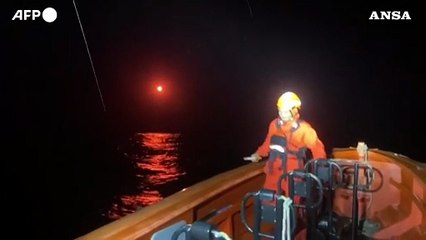 Indonesia, barca si ribalta al largo di Sumatra: le operazioni di ricerca