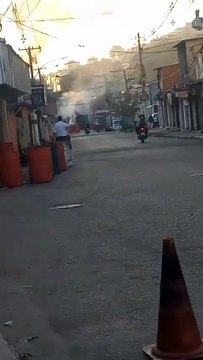 Traficantes roubam autocarro para fazer barricada no Rio de Janeiro