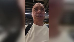 Zingaretti, denuncia social dall'aeroporto di Fiumicino: «La moglie di un politico è passata davanti a tutti»