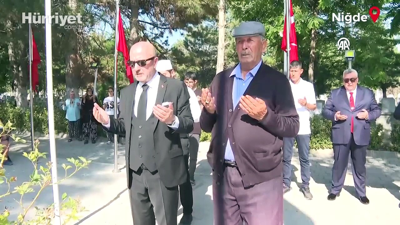 Emekli Korgeneral Zekai Aksakallı, şehit Ömer Halisdemir’in mezarını ziyaret etti