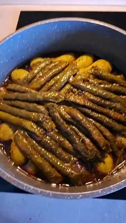 يالنجي ورق العنب وكوسا على أصولو بطعم يذوب بالفم 😍 نباتي ولذيذ لا يقاوم! 🍋