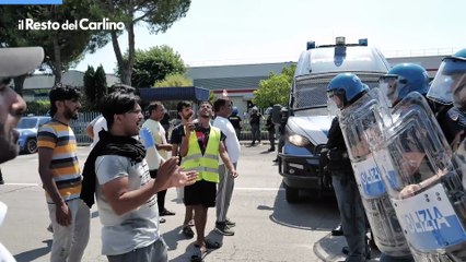 Sciopero davanti al Gruppo 8. "Non siamo schiavi"