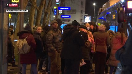 Paris : un homme victime d'une attaque au couteau dans le bus