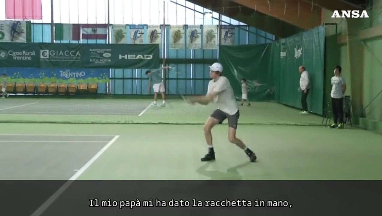 Sinner a 17 anni: "Papa' mi ha dato per la prima volta la racchetta in mano"