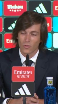 Álvaro Carreras prefiere no opinar sobre las cifras de su fichaje