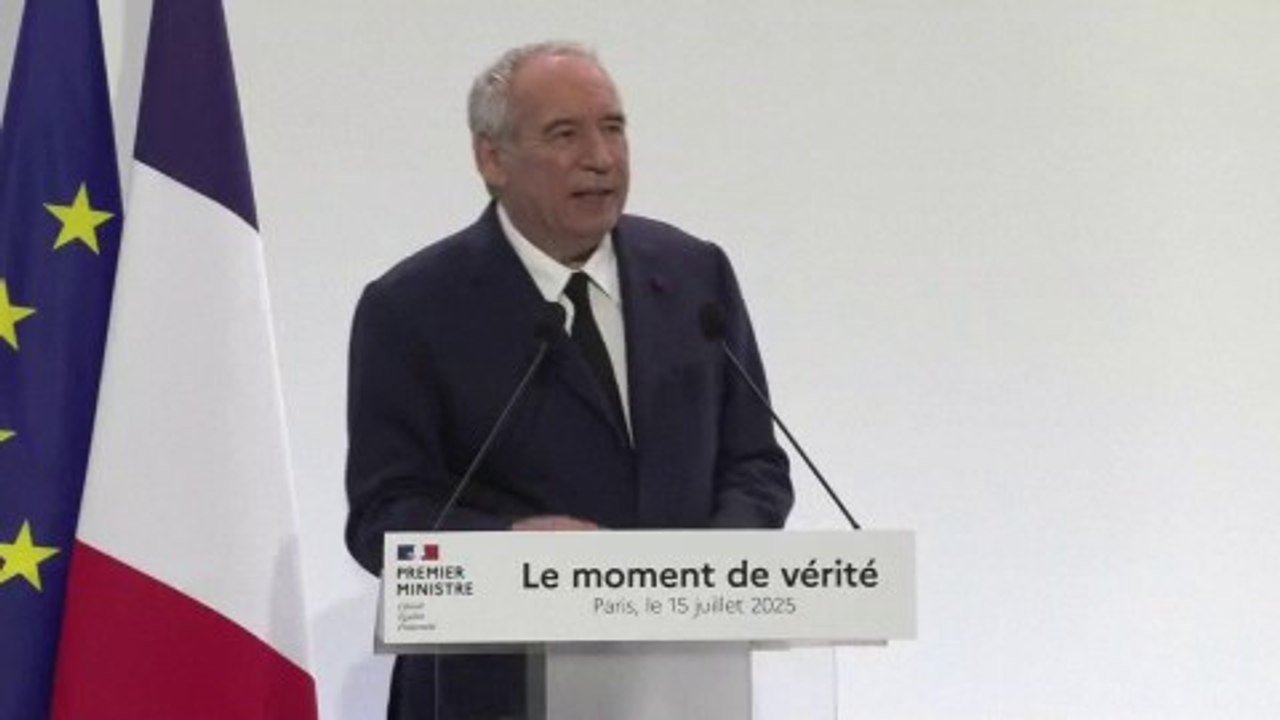 Suppression de jours fériés, taxe colis... Suivez les annonces de François Bayrou