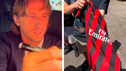 Luka Modric firma camisetas y atiende a los aficionados del club 'rossonero'
