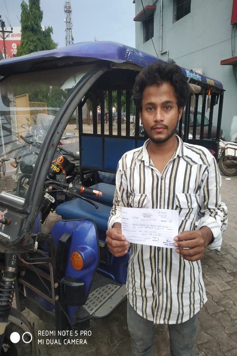 फिल्मी स्टाइल में स्टंट करना पड़ा महंगा, भरना पड़ा जुर्माना