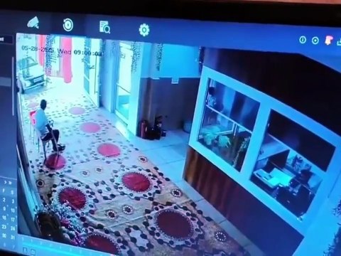 Quand un conducteur tente un tour de magie... douloureux