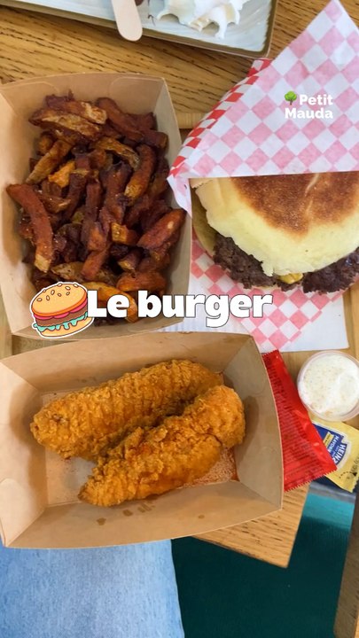 J’ai fini par dévorer la moitié de la carte. 😅🔥Fonce si t’aimes le poulet bien fat et les vibes urbaines. 👌©️ Crédit : @petitmauda & @kazdalerie🎁 Tous nos bons plans en bio ! ❤️‍🔥👉🏻 Abonne-toi ! 🍔