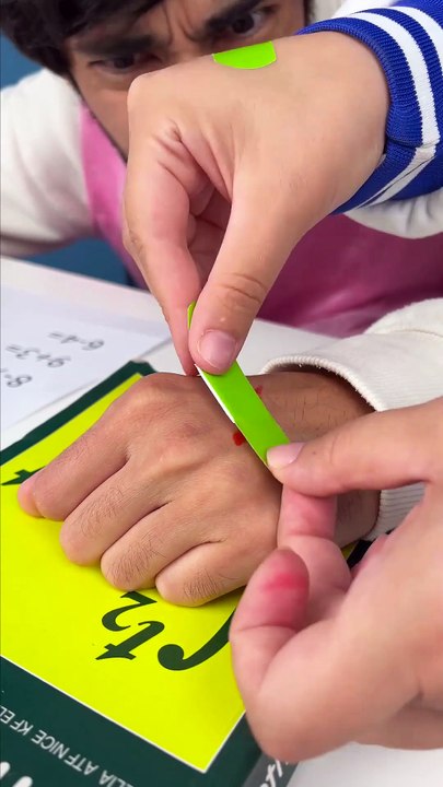 Quand ta meilleure amie devient ton super pouvoir secret d'examen ! 🤫📚 #école