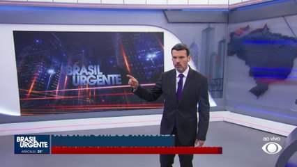 Carro do cantor Fabiano capota em rodovia de MG