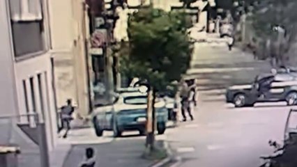 Minaccia l'ex moglie con il fucile da caccia, il video del finanziere che riesce a disarmare il 70enne