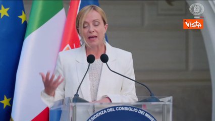Meloni: "Guidare una Nazione è come lanciarsi col paracadute a ogni decisione, non si può sbagliare"