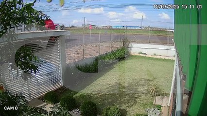 Câmera registra imagens do acidente entre ônibus de Santa Tereza e caminhão