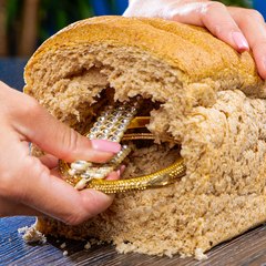 Sneaky Storage Tricks: Unique Ways to Hide Your Items! 📦