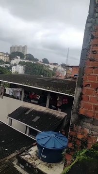 Suspeitos surpreendem policiais com tiros no Engenho Velho