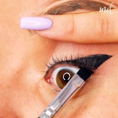 Spruce up your eye makeup with rhinestones! ✨