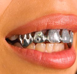 Fabriquez des bijoux magiques à l'aide de moules et d'imagination !