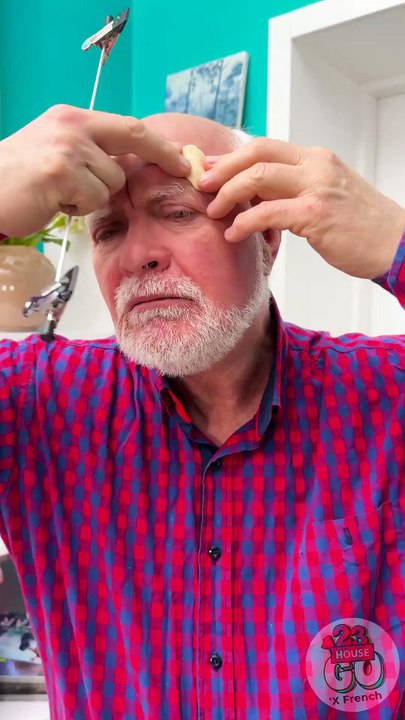 La fausse chute de grand-père a fait pleurer de rire tout le monde ! 🤣👴 #drôle #classique