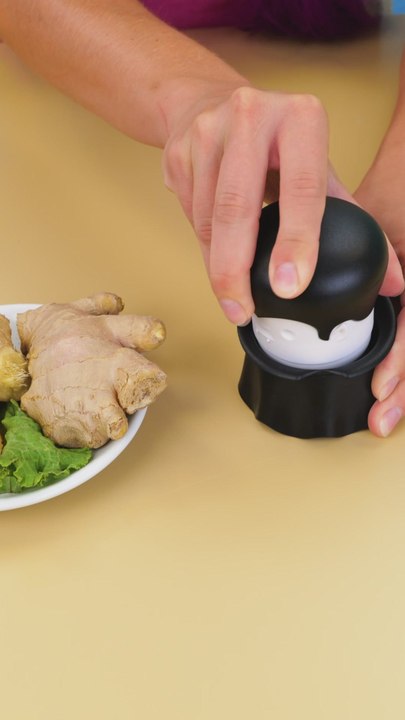You Need This Spice Crusher Gadget In Your Kitchen! 🌶️✨ #gadgets #asmr #cooking