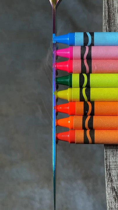 Satisfying crayon burn 🖍🔥