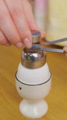 Smart Way to Crack an Egg 🥚🍳 #asmr #lifehacks #cooking
