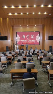 An 18-year-old girl returned to a wealthy family but was treated like a maid. On a rainy night, she ran away and was picked up by the CEO’s abstinent younger uncle. From then on, this man — 11 years her senior — pampered her night after night