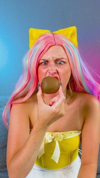 🤯 The Kiwi Hair Peel Trick That Works! #diy #funny #lifehacks