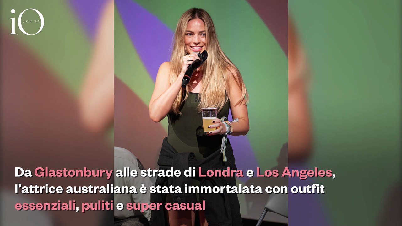 Margot Robbie è la regina del look minimal urbano anni ’90