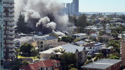 Pine Street Fire, Budds Beach Surfers Paradise: Raw Footage of Firies & News Crew ||