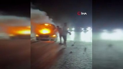 Arnavutköy’de seyir halindeki araç alev alev yandı