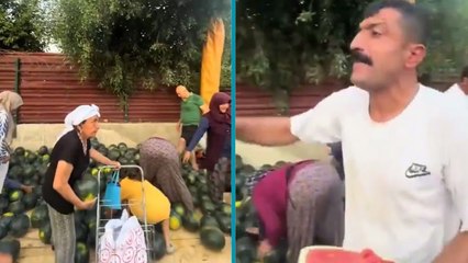 Antalya’da pazarcı Atatürk için bedava karpuz dağıttı