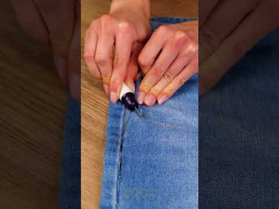 Don’t Throw Out Your Favorite Jeans! Try This Instead! 😍👖 #diy #hack