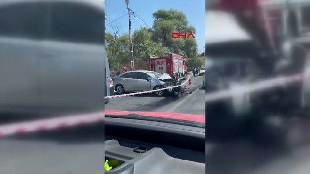 Arnavutköy'de İETT otobüsü ile otomobil çarpıştı