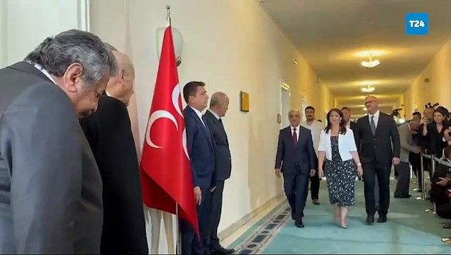 DEM Parti İmralı heyetinden Bahçeli’ye ziyaret; MHP lideri, heyeti kapıda karşıladı