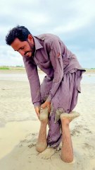 Larka Zameen me Kesay Phasa😳