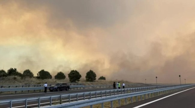 Alevler durmuyor: Yunanistan sınırına giden yol trafiğe kapandı!