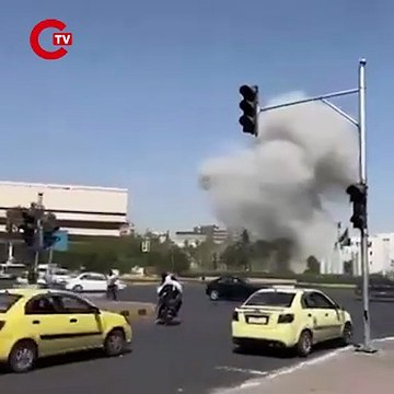 İsrail ordusu, Suriye Cumhurbaşkanlığı Sarayı yakınlarındaki bir hedefe ve Genelkurmay Başkanlığı Karargahı'na hava saldırıları düzenledi.