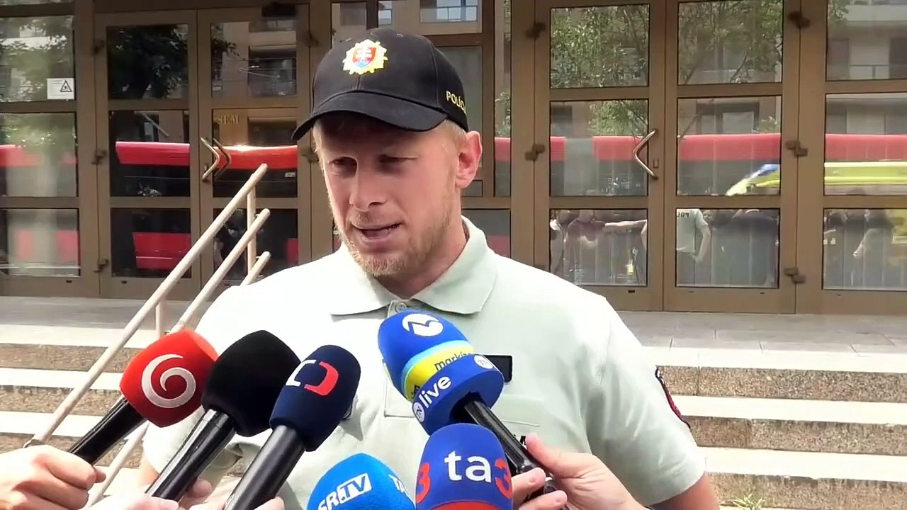 ZÁZNAM: Polícia zo SR, ČR a Ukrajiny zasahuje v Dnipre pre vlaňajšie hrozby na školách