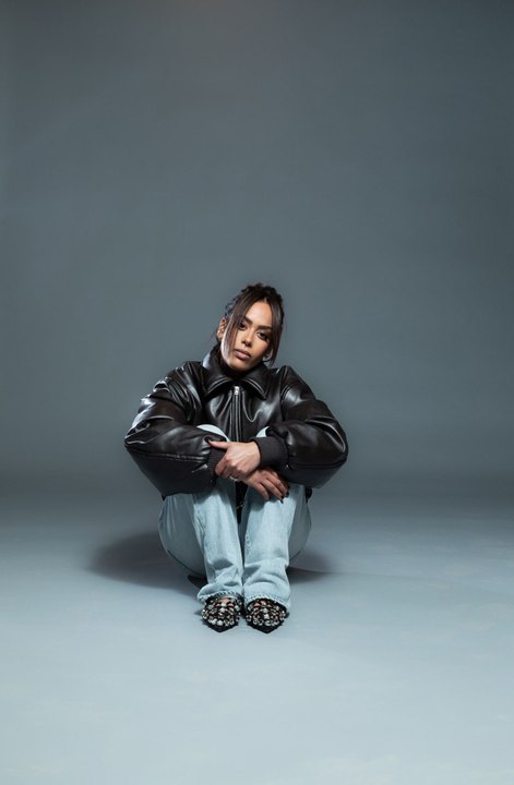 Amel Bent fête ses 20 ans de carrière: "Il y a des choses que j'aurais préféré m'épargner"