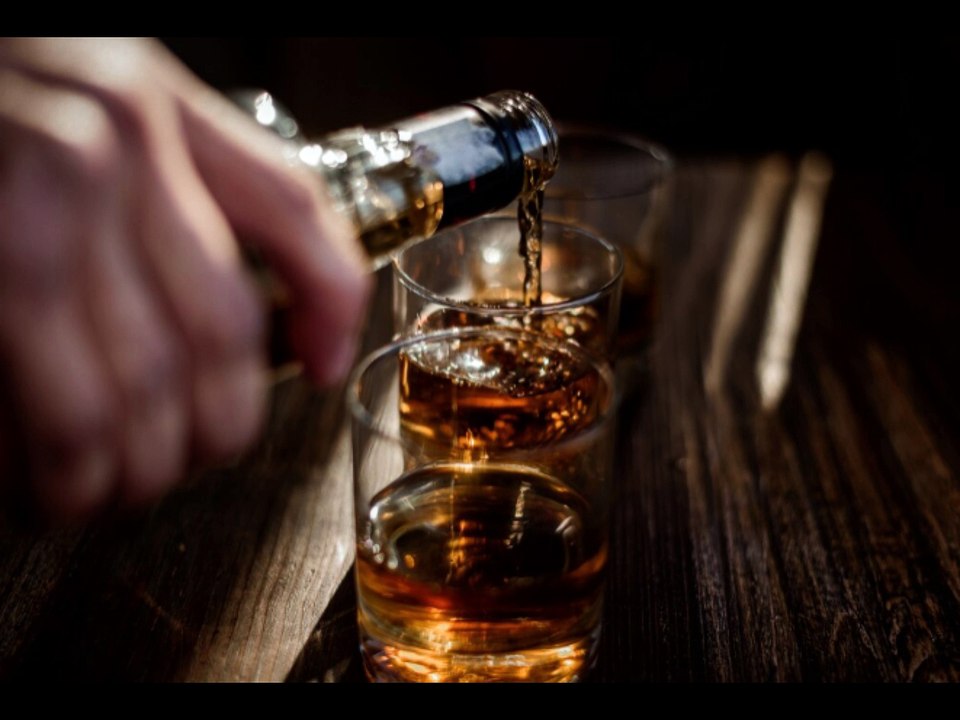 Álcool impacta mais a tomada de decisões em homens do que em mulheres, diz estudo