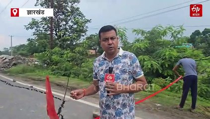 बरवाडीह-बनियाडीह सड़क पर भू-धंसान, धंस गया सड़क का बड़ा हिस्सा, बाल-बाल बचे स्कूली बच्चे